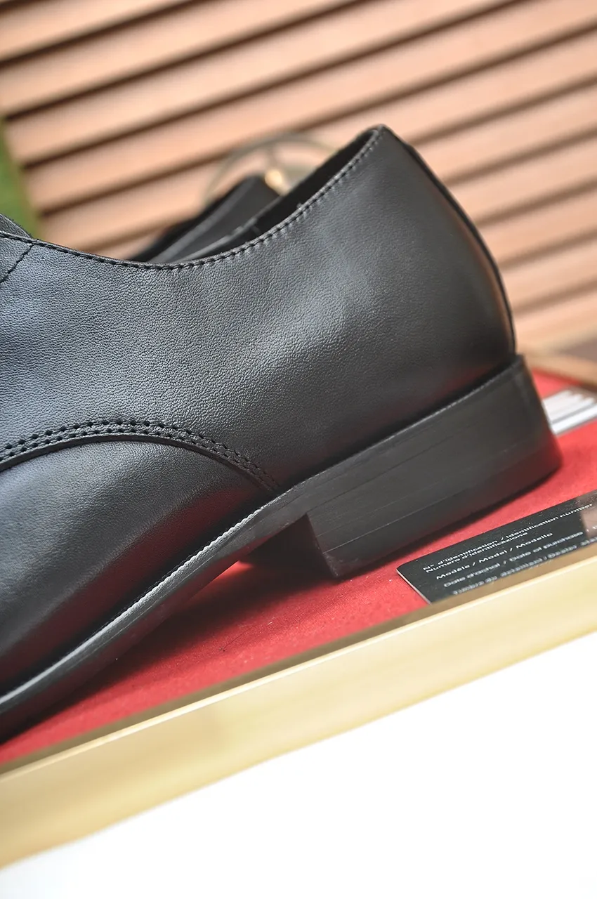Men's shoes💰500💶Italy's top luxury men's shoe giant (GUCCI) (Gucci) (full cowhide lining) new arrival🍃Original European style🔰 Pleasant to the eye😍In order to make the shoes more durable and non-deformable🌀The production continues to follow traditional methods but there is still no lack of innovation💪Choose original sheepskin for the leather♻️ Smooth and natural And extra bright ⭐Made of imported cowhide, the first choice of rich people 38-45 (45 customized)